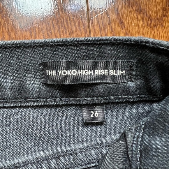 Aritzia Denim Forum Yoko High Rise Straight High-Waist Denim Mom Jeans - Sz 26 - Picture 9 of 15